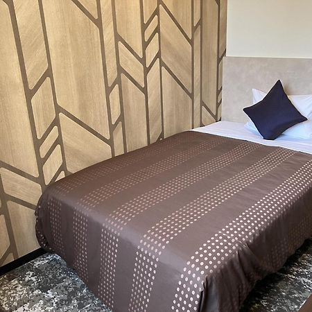 Hotel Livemax Budget Shinosaka Bagian luar foto